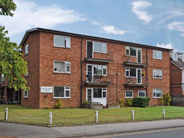 Flat for rent in Beaconsfield, Knotty Green