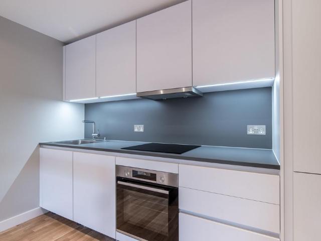 Flat for rent in Mapesbury, Greater London