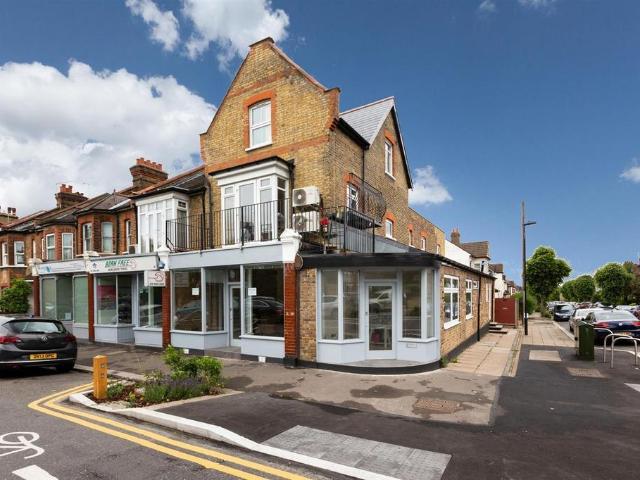Flat for rent in Palmers Green, Greater London