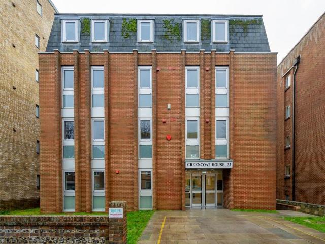 Flat for rent in Upperton, Eastbourne
