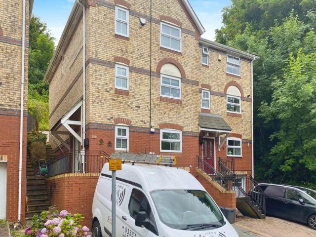Flat for rent in Stow Hill, Wales