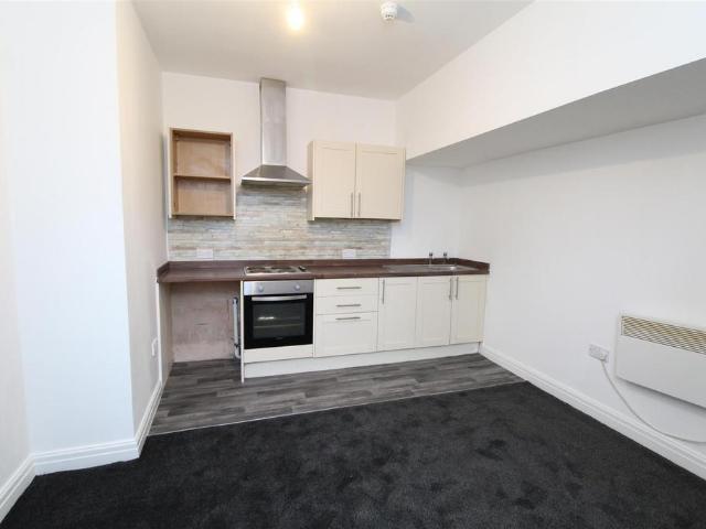 Flat for rent in Layton, Blackpool