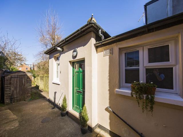 Flat for rent in St James, Sandown Park