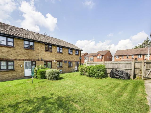 Flat for rent in Yiewsley, Greater London