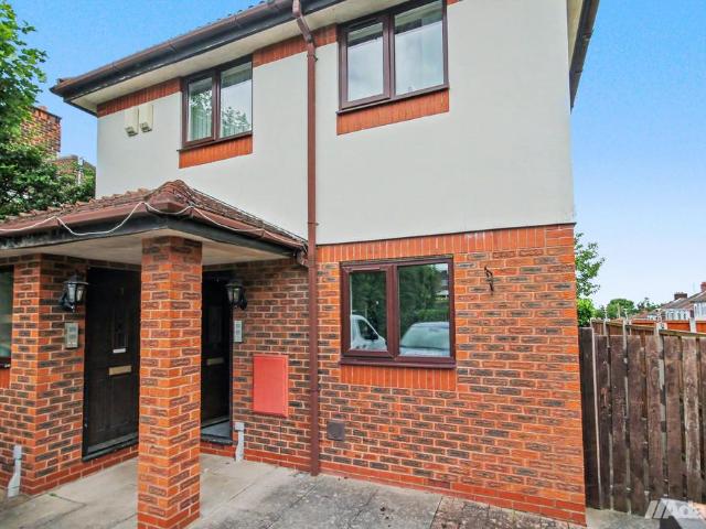 Flat for rent in Halton