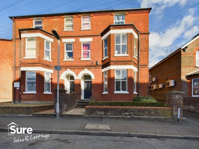 Flat for rent in Highfield, Pouchen End