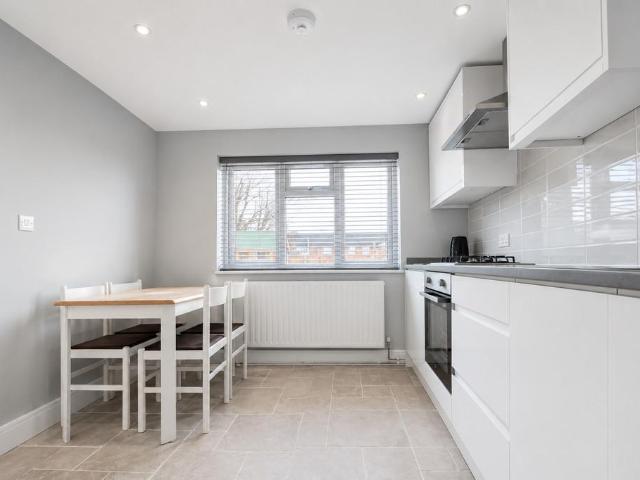 Flat for rent in New Marston, The Slade