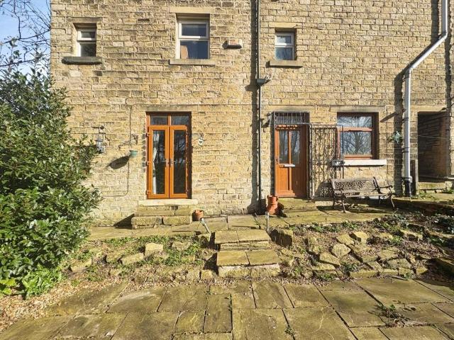Flat for rent in Salford, Kirklees