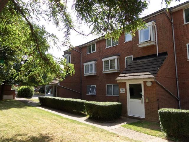 Flat for rent in Hayes, Greater London