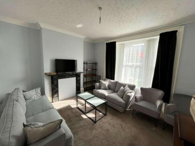Flat for rent in Follaton, Strode