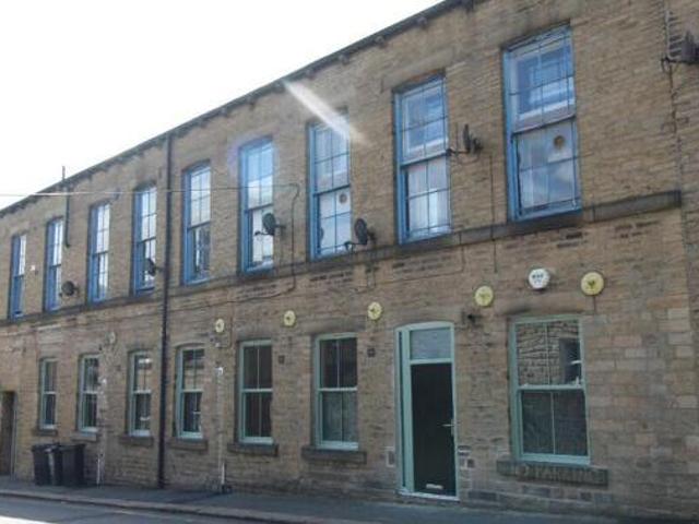 House for rent in Whitfield, Charlesworth