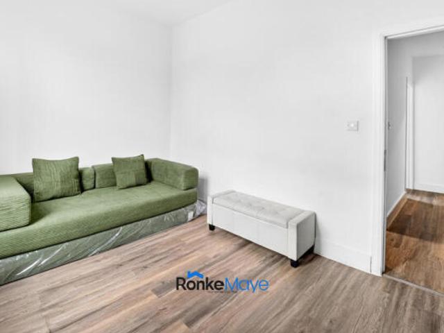 Flat for rent in South Lambeth, Greater London