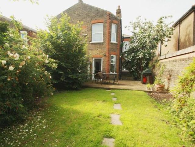 Flat for rent in The Rise, East Riding Of Yorkshire