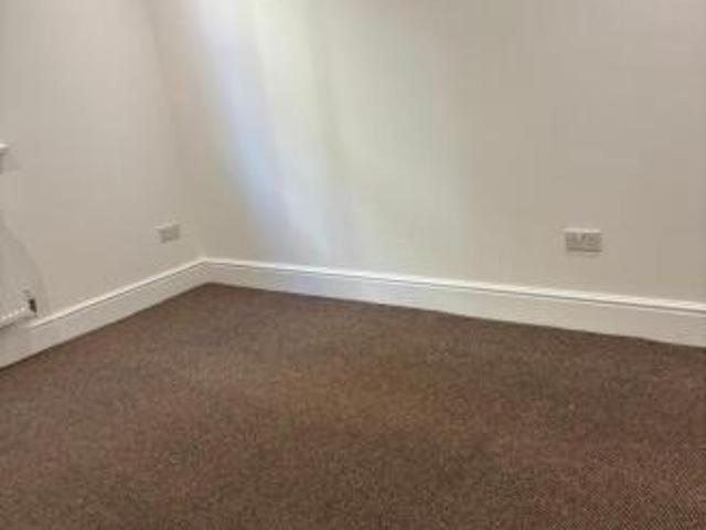 Flat for rent in Pen-y-lan, Wrexham