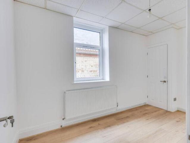 Flat for rent in Penylan, Falcon Lodge