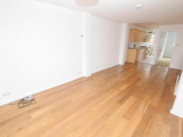 Flat for rent in Richmond Hill, Deepcut
