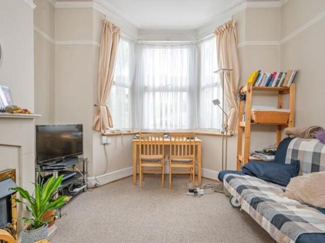 Flat for rent in Cat Hill