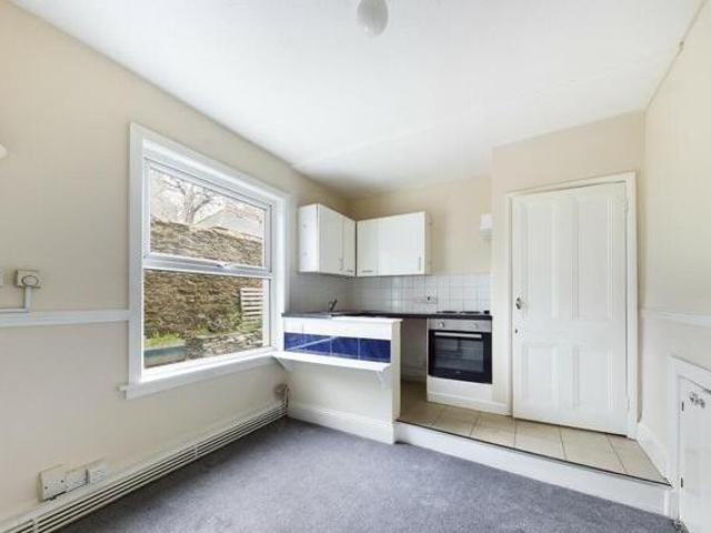House for rent in Follaton, Strode