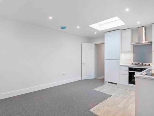 Flat for rent in Cat Hill