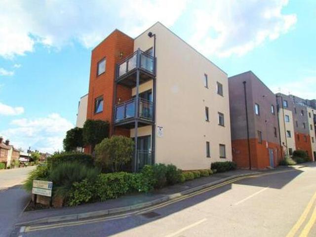 House for rent in Surrey, England