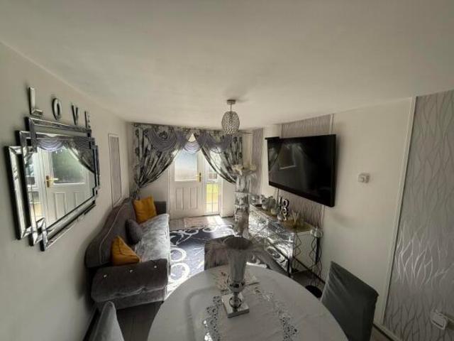 Flat for sale in Nottingham, Highland