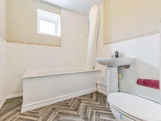 Flat for sale in Phippsville, Northampton