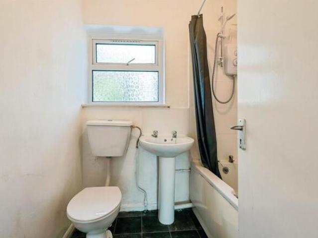 Flat for sale in Northampton, Northamptonshire