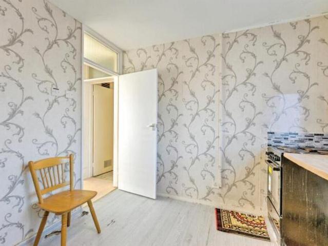 Flat for sale in Northampton, Northamptonshire