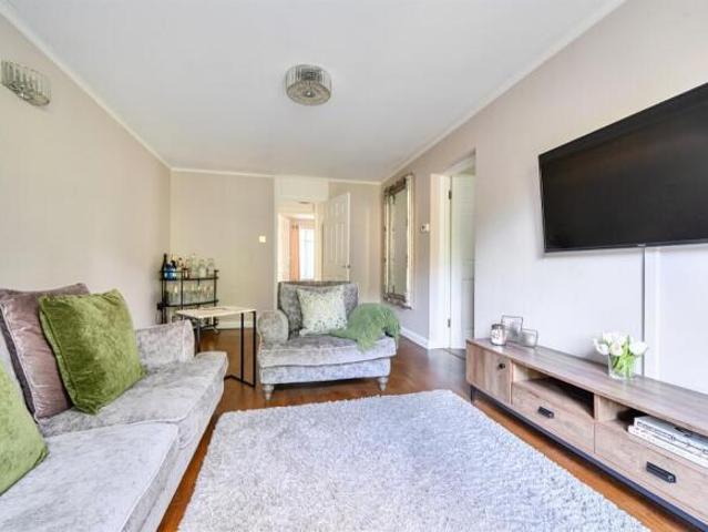Flat for sale in Enfield, Greater London