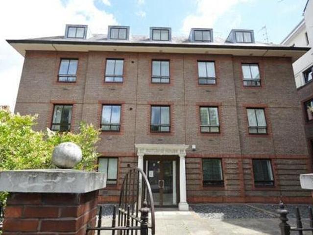 House for sale in Woodcote, Epsom
