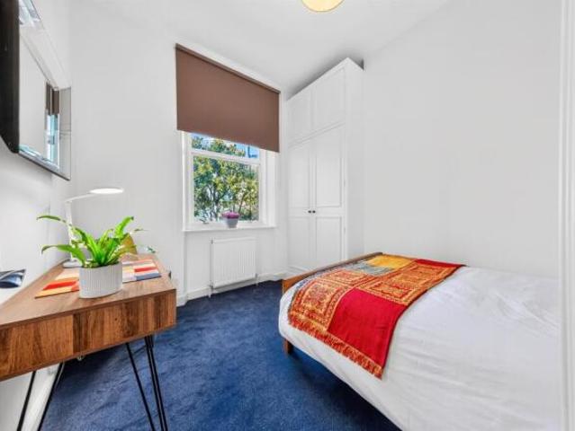 Flat for sale in London Borough of Hammersmith and Fulham, Greater London