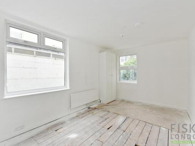 Flat for sale in Plaistow, Greater London