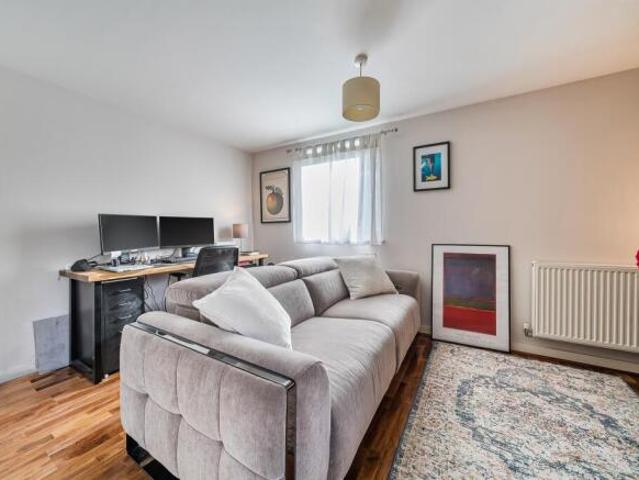 Flat for sale in St Albans, Five Acres