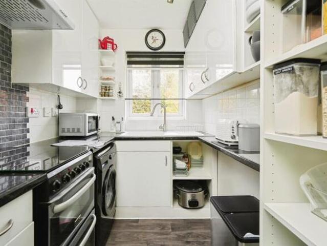 Flat for sale in Berrick Salome, Oxfordshire