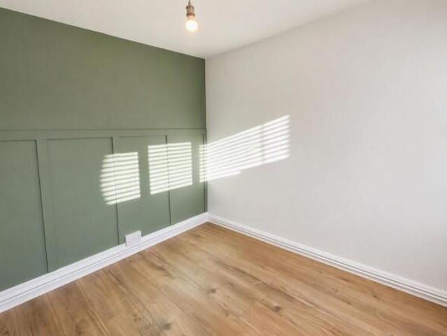 Flat for sale in Sydenham, Warwick