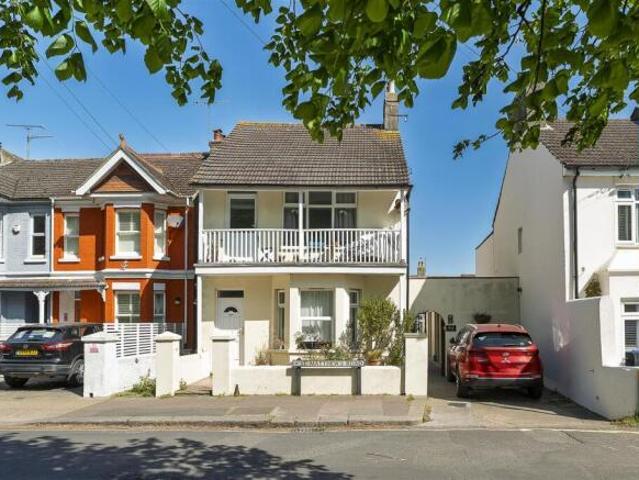 Flat for sale in Worthing, West Sussex