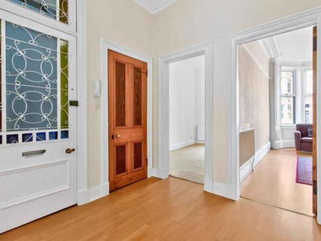 Flat for sale in Shawmoss, Shawlands