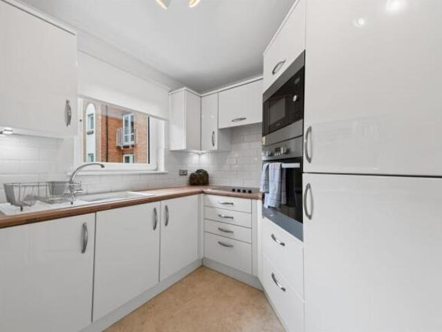 Flat for sale in Clarkston, Scotland