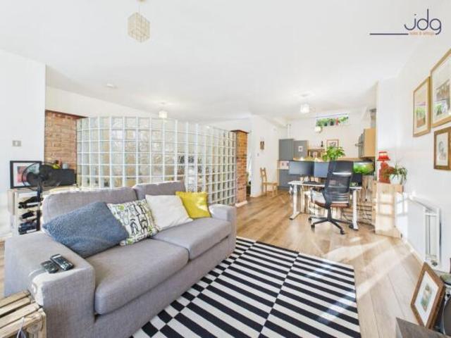 Flat for sale in Lancaster, Lancashire