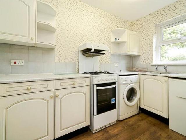 Flat for sale in Farsley, West Yorkshire