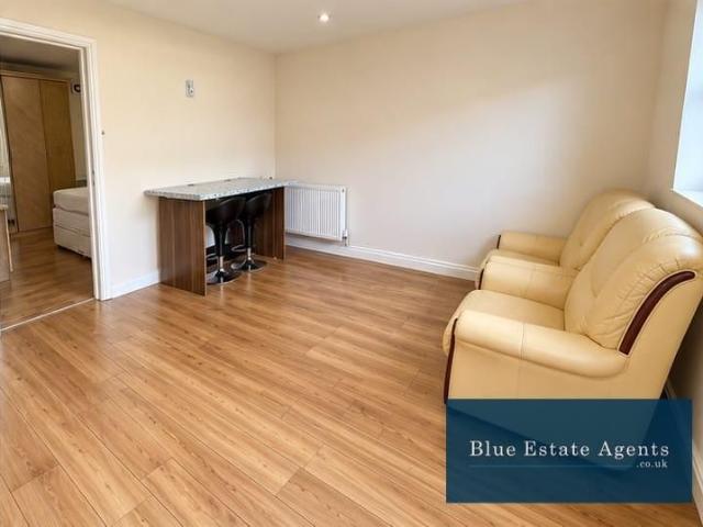 Apartment for rent in London Borough of Hounslow, Heston