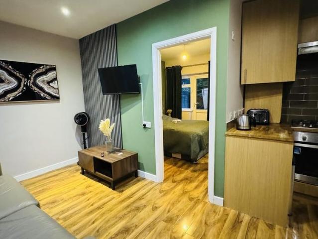 Apartment for rent in Rosehill, Greater London