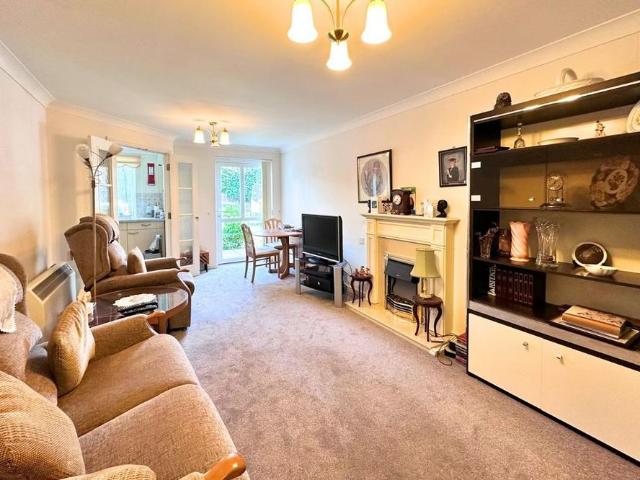 Apartment for rent in Highcliffe
