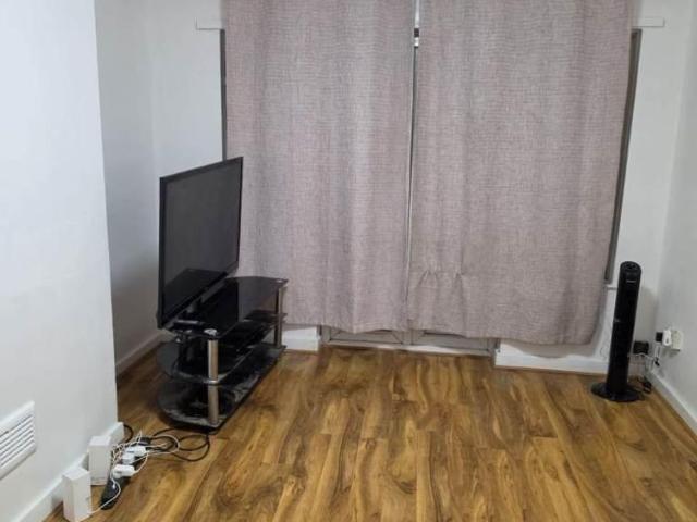 Apartment for rent in Thames View, Greater London