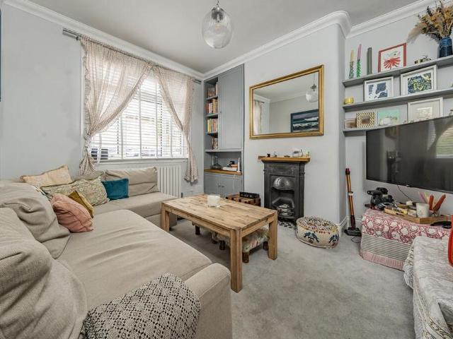 Apartment for rent in North Sheen, Greater London