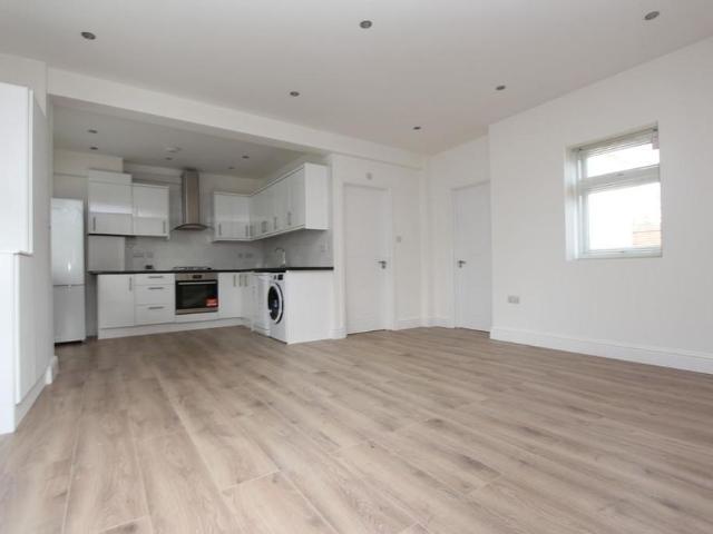 Apartment for rent in Lane, Greater London