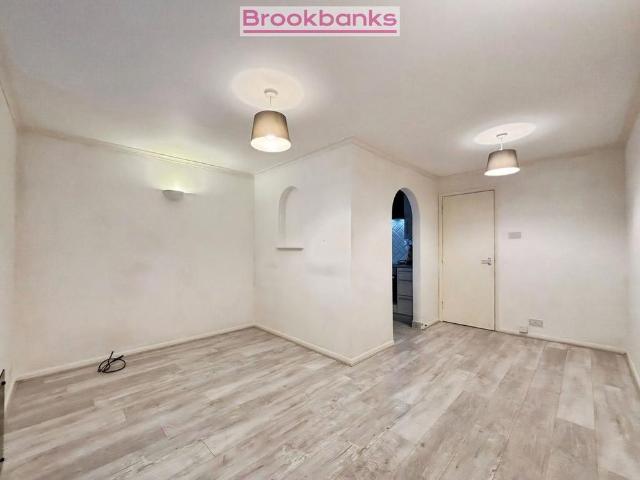 Apartment for rent in Monks Orchard, Kent