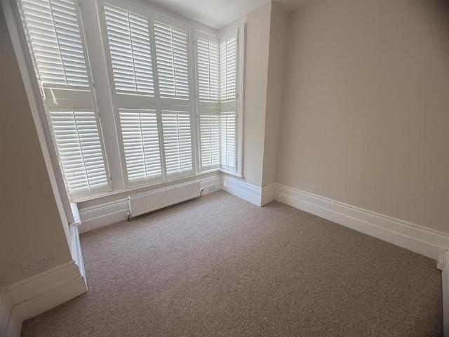 Apartment for rent in Bohemia, Guestling Green