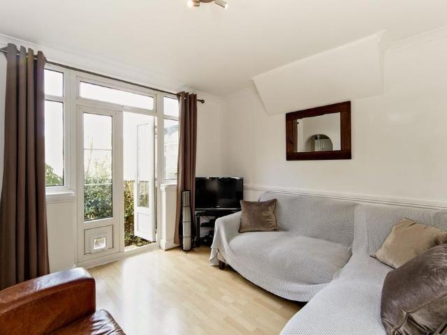 Apartment for rent in London Borough of Croydon, Kenley