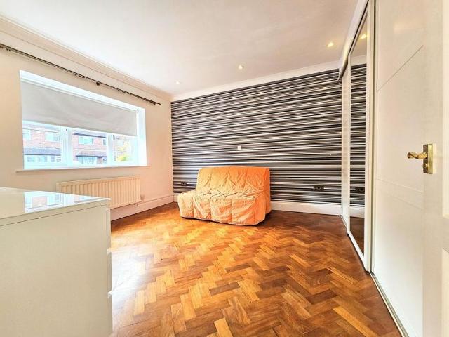 Apartment for rent in Merryhill, West Midlands
